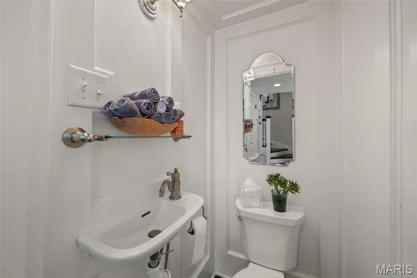 $1,495,000 | 430 West Lockwood Avenue, St. Louis, MO 63119