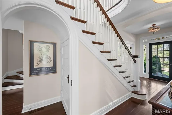 $1,495,000 | 430 West Lockwood Avenue, St. Louis, MO 63119