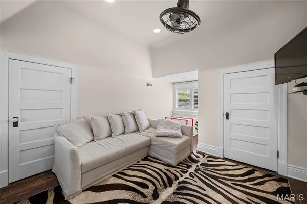 $1,495,000 | 430 West Lockwood Avenue, St. Louis, MO 63119