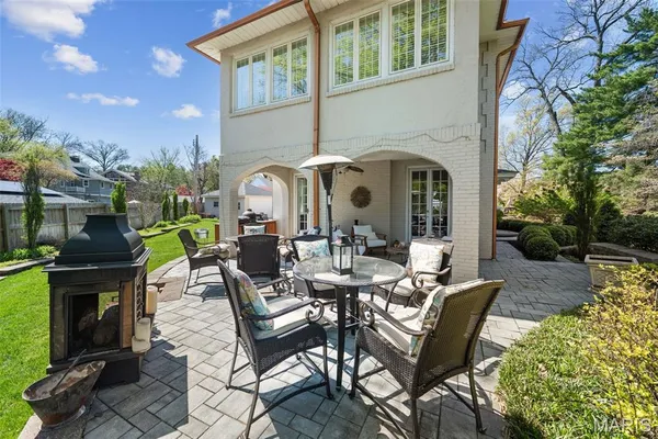 $1,495,000 | 430 West Lockwood Avenue, St. Louis, MO 63119