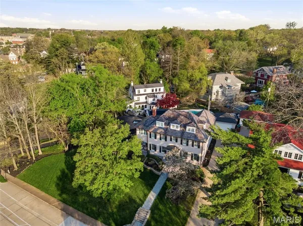 $1,495,000 | 430 West Lockwood Avenue, St. Louis, MO 63119
