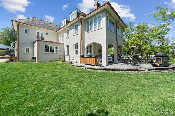 $1,495,000 | 430 West Lockwood Avenue, St. Louis, MO 63119