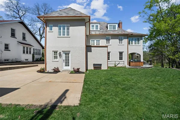 $1,495,000 | 430 West Lockwood Avenue, St. Louis, MO 63119