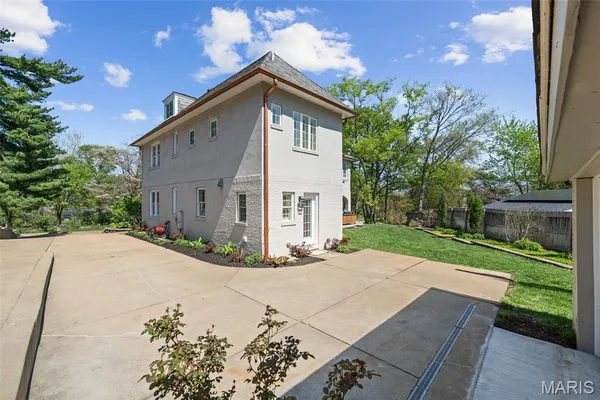 $1,495,000 | 430 West Lockwood Avenue, St. Louis, MO 63119