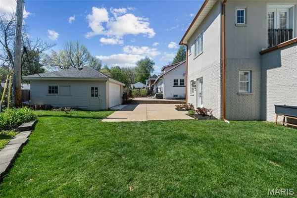 $1,495,000 | 430 West Lockwood Avenue, St. Louis, MO 63119