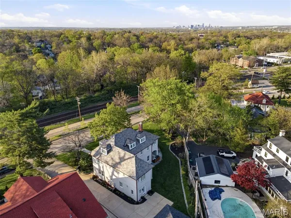 $1,495,000 | 430 West Lockwood Avenue, St. Louis, MO 63119