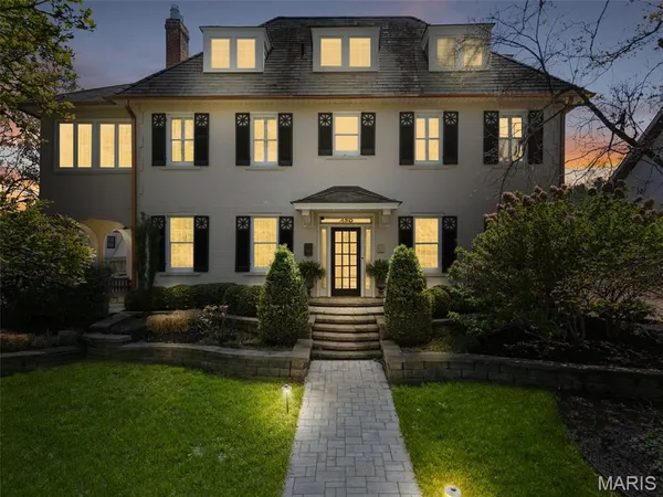 $1,495,000 | 430 West Lockwood Avenue, St. Louis, MO 63119
