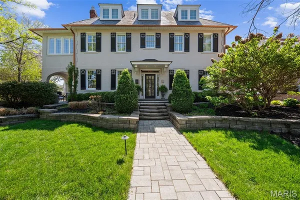 $1,495,000 | 430 West Lockwood Avenue, St. Louis, MO 63119