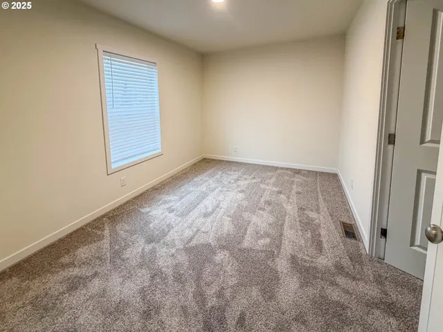 $319,000 | 252 Northeast 3rd Street, Oakland, OR 97462