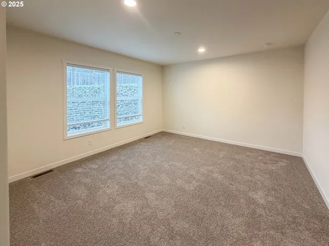 $319,000 | 252 Northeast 3rd Street, Oakland, OR 97462