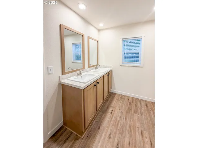 $319,000 | 252 Northeast 3rd Street, Oakland, OR 97462