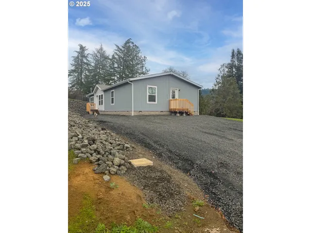 $319,000 | 252 Northeast 3rd Street, Oakland, OR 97462