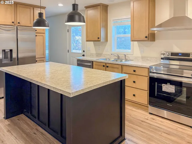 $319,000 | 252 Northeast 3rd Street, Oakland, OR 97462