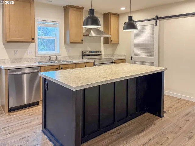 $319,000 | 252 Northeast 3rd Street, Oakland, OR 97462