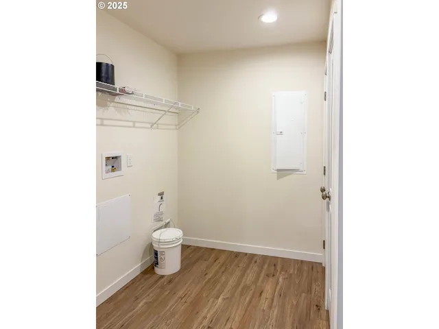 $319,000 | 252 Northeast 3rd Street, Oakland, OR 97462