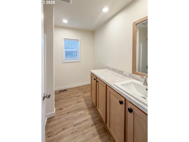 $319,000 | 252 Northeast 3rd Street, Oakland, OR 97462