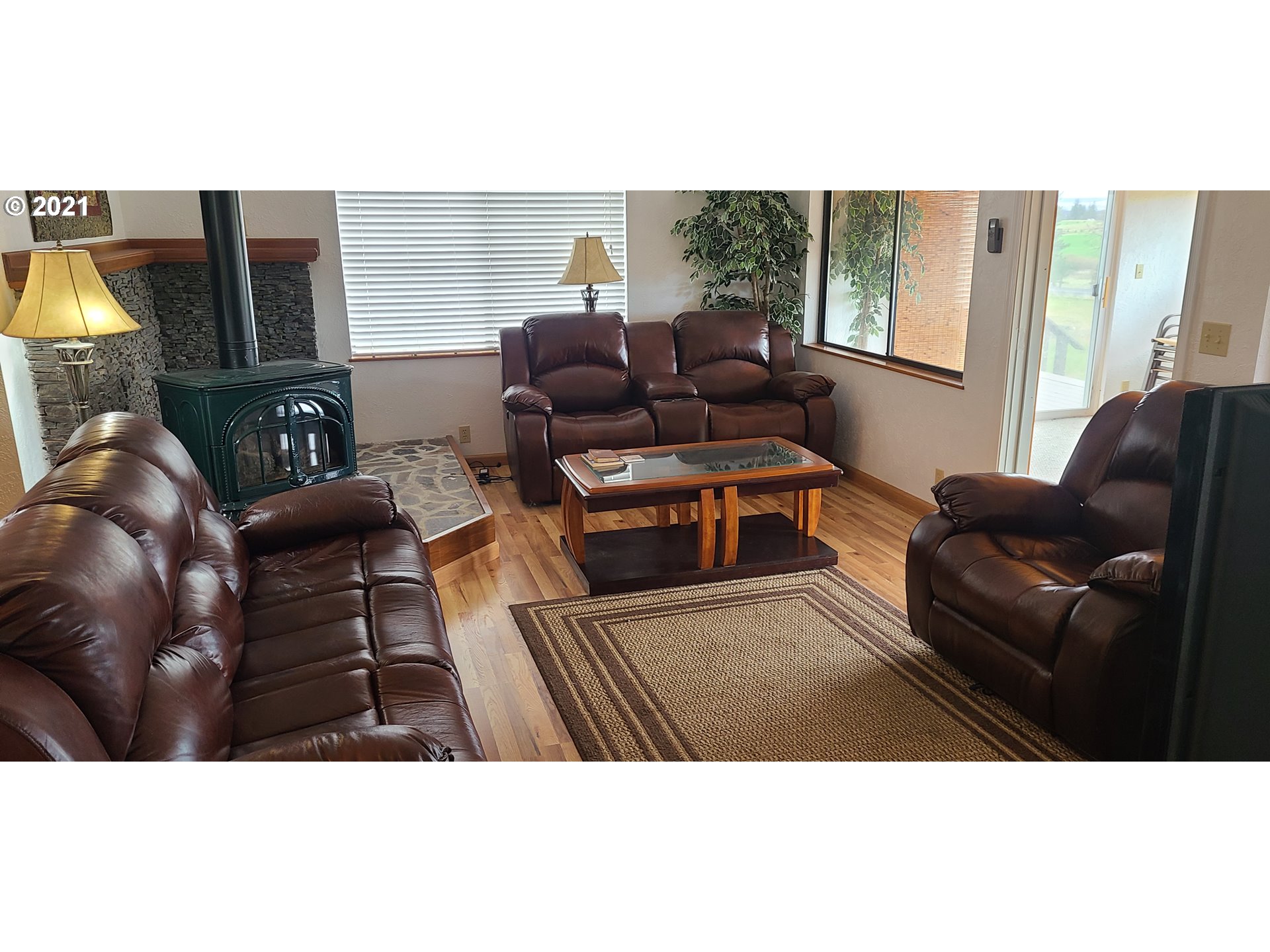 318 South Wayne R Road Wamic, OR 97063 - Photo 5 of 30 Gallery Image 5