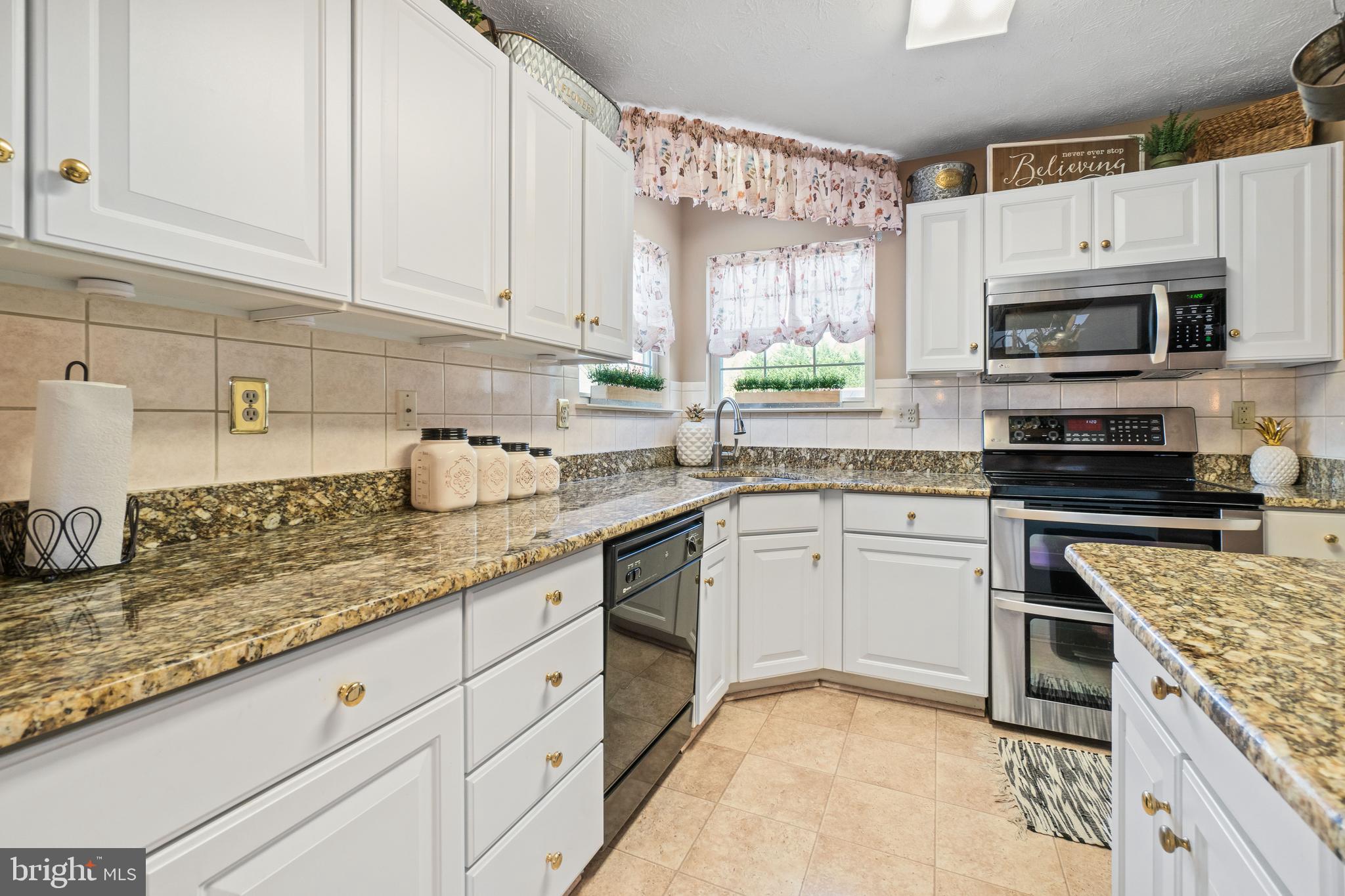 17 Brookview Loop Elkton, MD 21921 - Photo 13 of 59 Gorgeous Granite Countertops in Kitchen