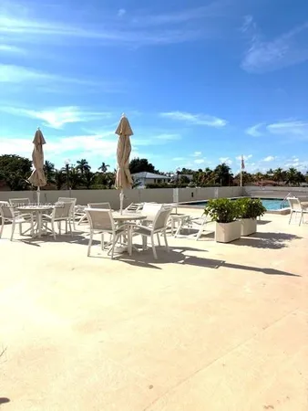 $2,250 | 2500 Northeast 135th Street, Unit B506, North Miami, FL 33181