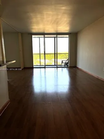 $2,250 | 2500 Northeast 135th Street, Unit B506, North Miami, FL 33181