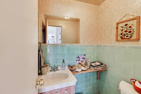 $450,000 | 4050 Church Street, Skokie, IL 60076