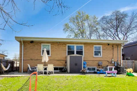 $450,000 | 4050 Church Street, Skokie, IL 60076