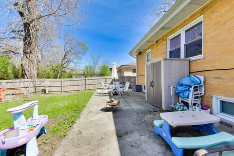 $450,000 | 4050 Church Street, Skokie, IL 60076