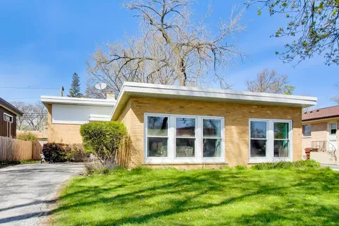 $450,000 | 4050 Church Street, Skokie, IL 60076