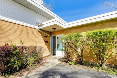 $450,000 | 4050 Church Street, Skokie, IL 60076