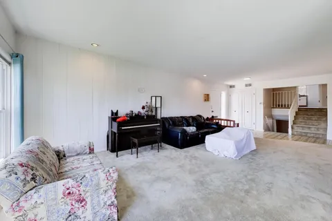 $450,000 | 4050 Church Street, Skokie, IL 60076