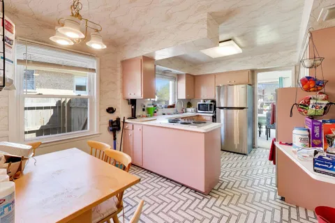 $450,000 | 4050 Church Street, Skokie, IL 60076