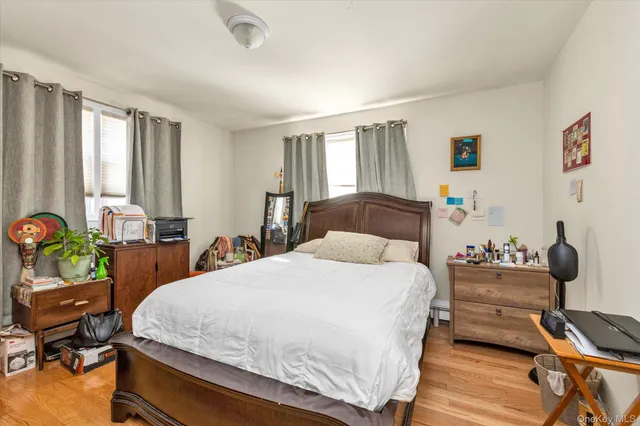 $690,000 | 88 Spruce Lane, Valley Stream, NY 11581