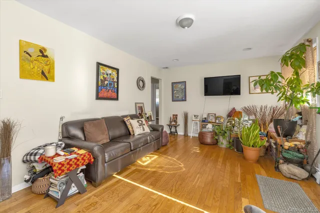 $690,000 | 88 Spruce Lane, Valley Stream, NY 11581