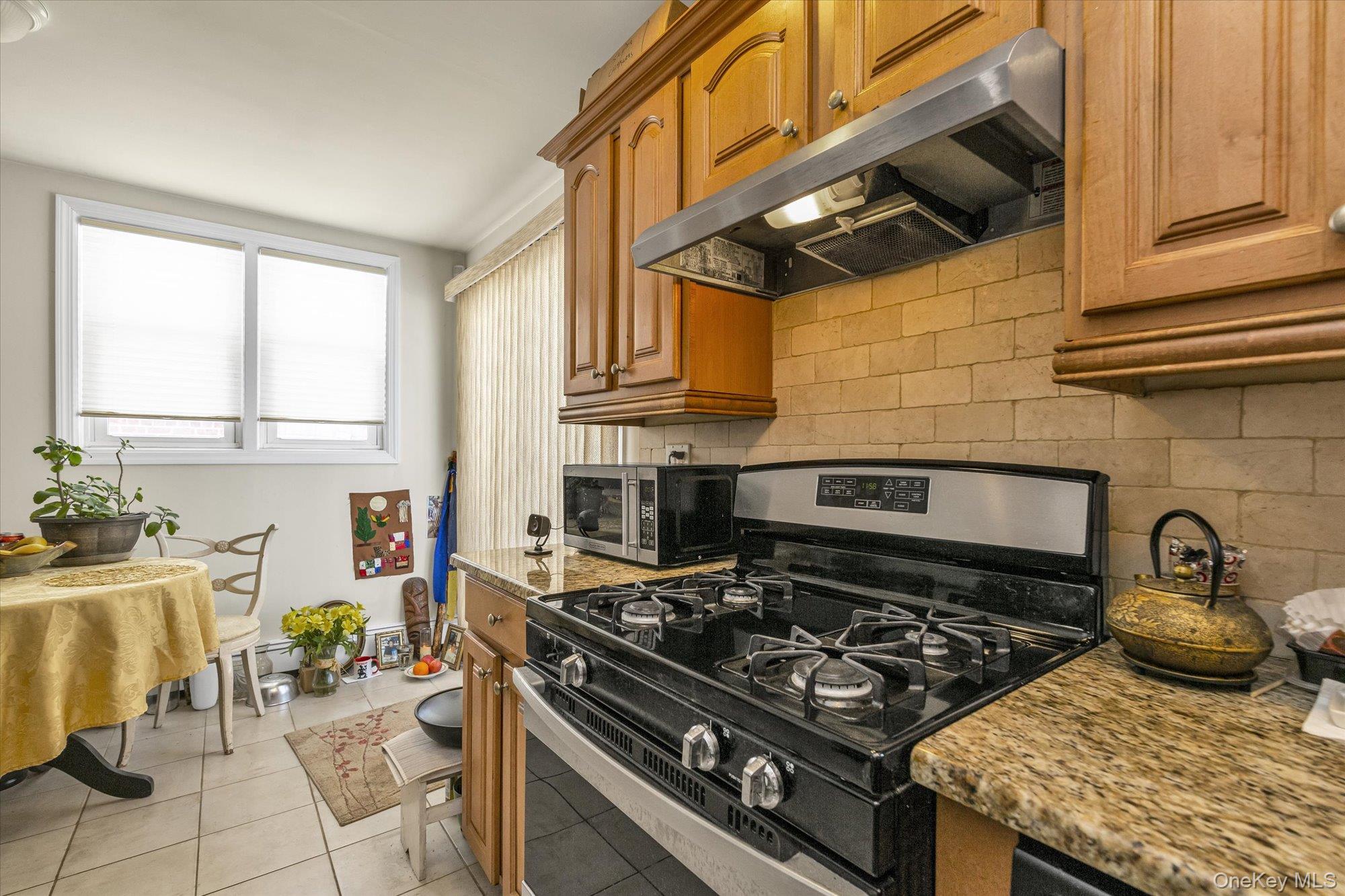 88 Spruce Lane Valley Stream, NY 11581 - Photo 9 of 15