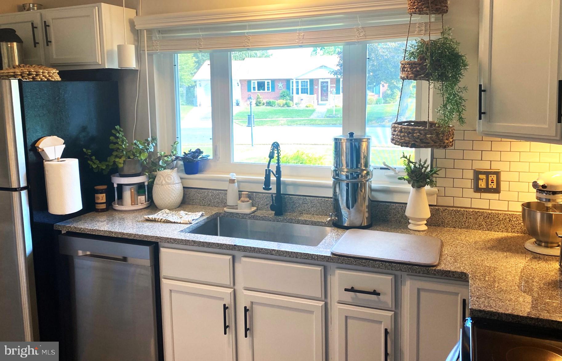 404 Clinton Road Harrisburg, PA 17109 - Photo 3 of 17 granite countertops