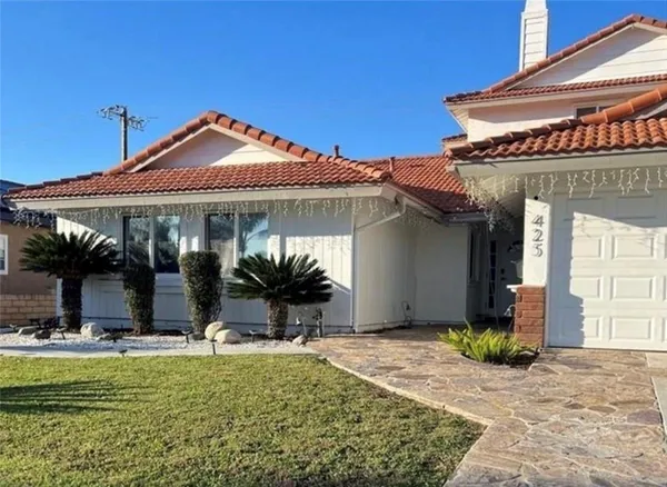 a front view of house with yard