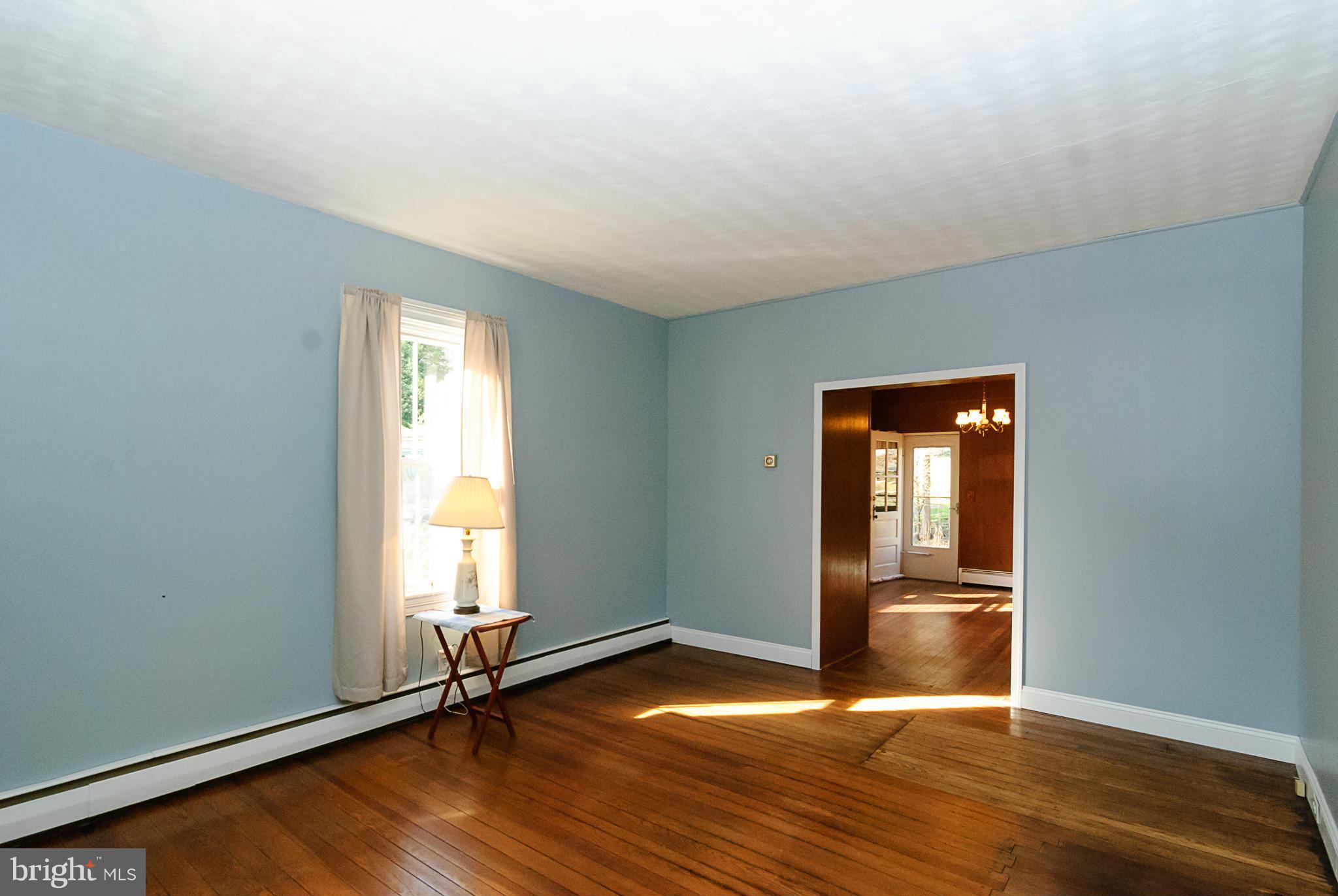 500 Warren Road Cockeysville, MD 21030 - Photo 12 of 28 Living Room