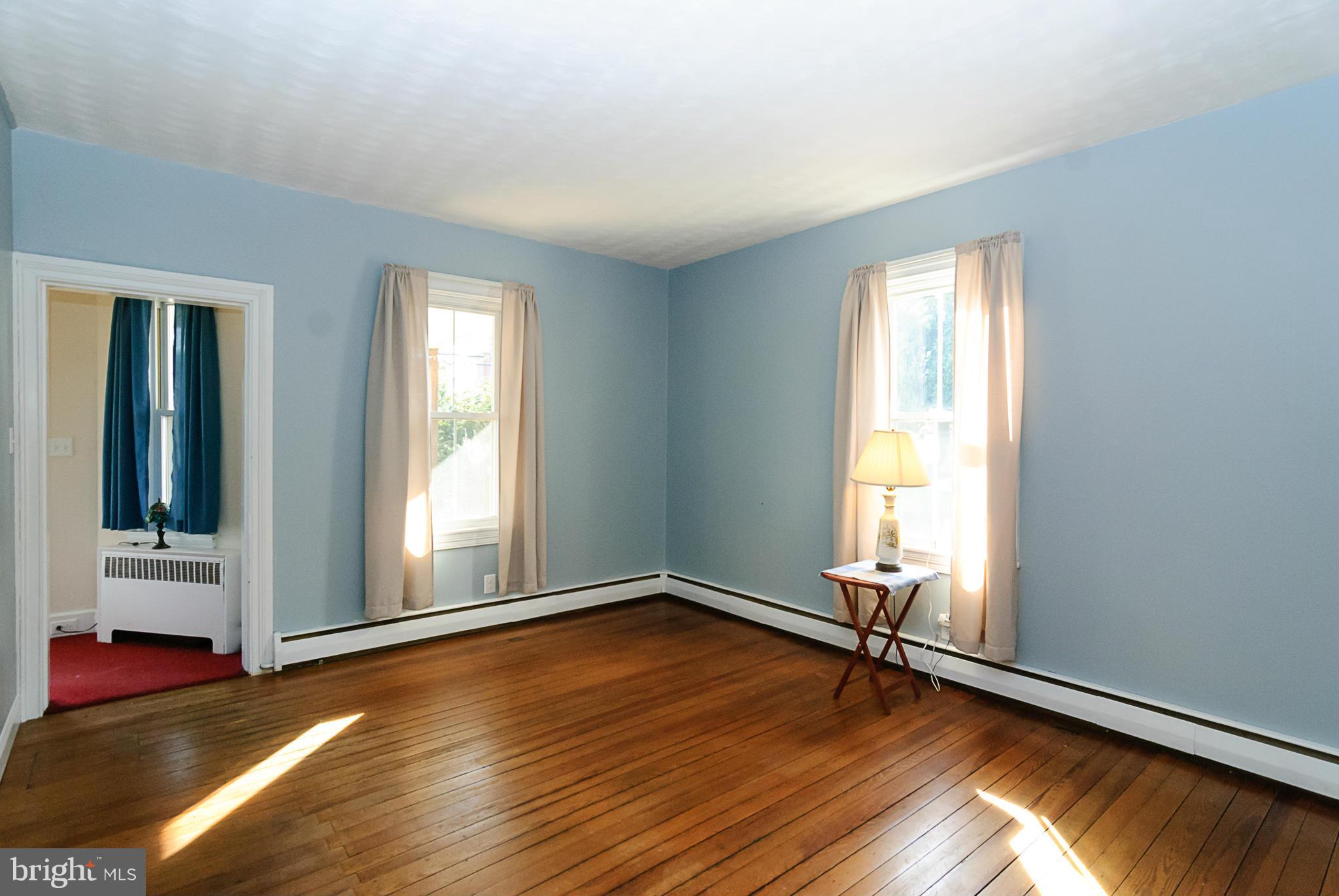 500 Warren Road Cockeysville, MD 21030 - Photo 13 of 28 Living Room