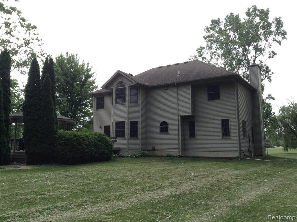 28350 Grix Road New Boston, MI 48164 - Photo 11 of 47 CCBCF53C-94D4-41F4-8787-3D8D45A677AD.JPG