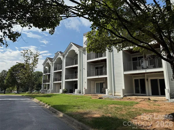 $1,425 | 18801 Nautical Drive, Unit 203, Cornelius, NC 28031