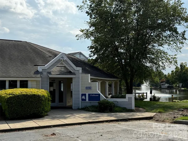 $1,425 | 18801 Nautical Drive, Unit 203, Cornelius, NC 28031