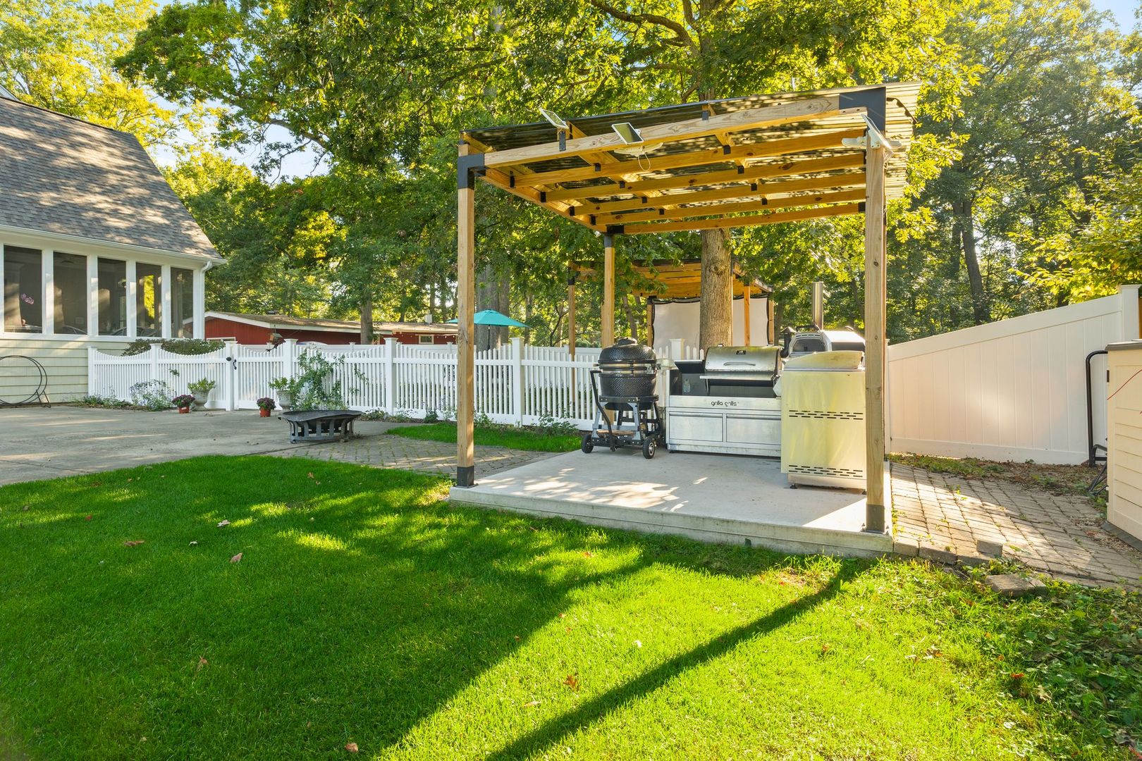 27W773 Beecher Avenue Winfield, IL 60190 - Photo 5 of 7 a view of a house with a patio
