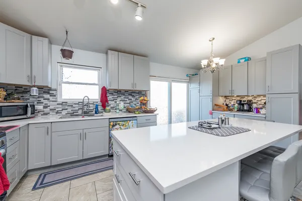 $329,900 | 1230 Pheasant Run, Zion, IL 60099