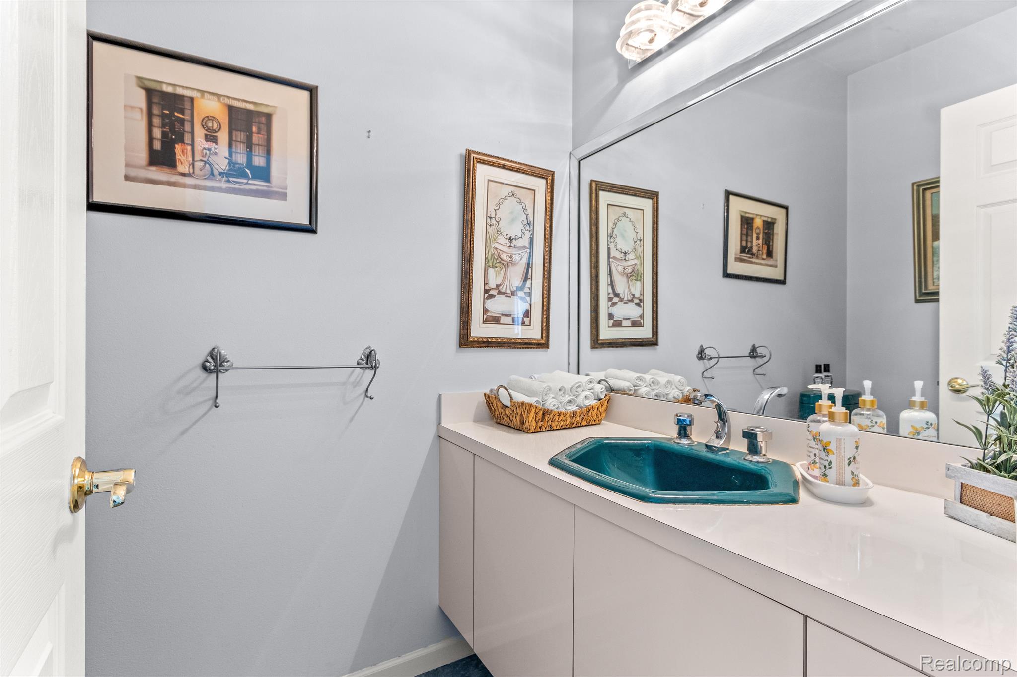 26114 Steele Road Farmington, MI 48331 - Photo 10 of 45 Gallery Image 10