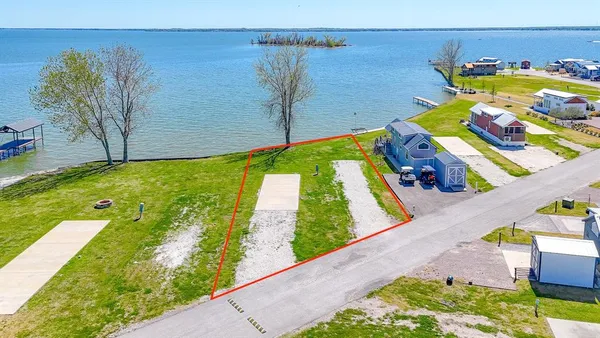 $179,900 | 117-118 Peninsula Road, Kerens, TX 75144