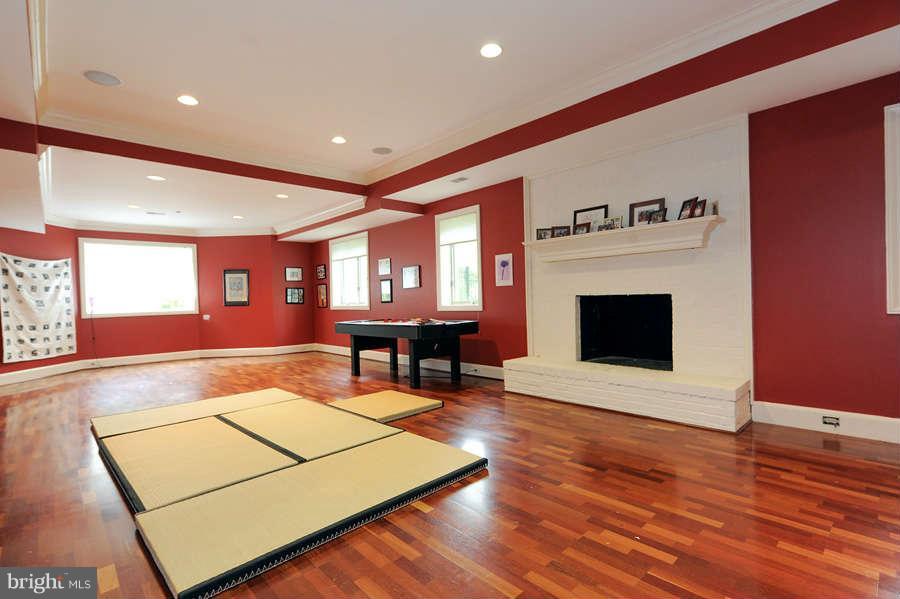 10824 Lockland Road Potomac, MD 20854 - Photo 14 of 19 Interior (General)
