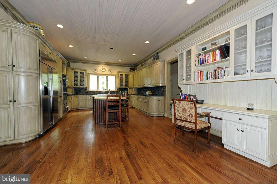 10824 Lockland Road Potomac, MD 20854 - Photo 8 of 19 Interior (General)