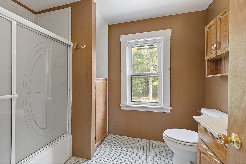 202 Beaconsfield Road Worcester, MA 01602 - Photo 18 of 38 a bathroom with a sink a toilet and shower