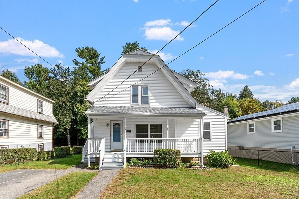 202 Beaconsfield Road Worcester, MA 01602 - Photo 2 of 38 a front view of a house with garden