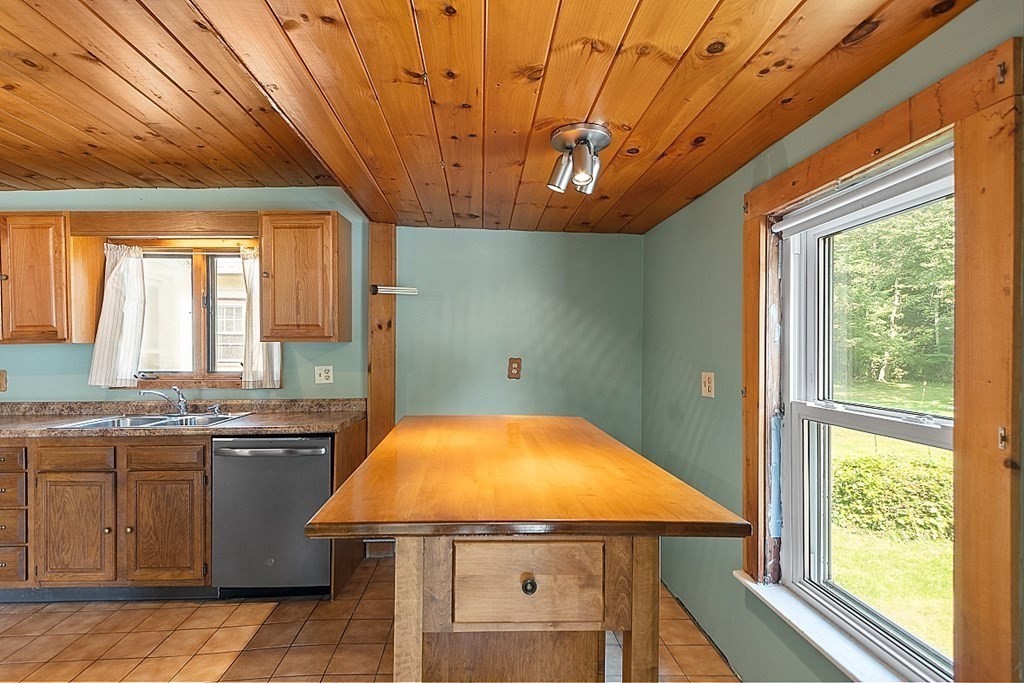 202 Beaconsfield Road Worcester, MA 01602 - Photo 28 of 38 a room with pool table and windows